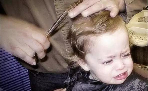 宝宝害怕剪头发怎么办,宝宝哭闹不剪头发怎么办