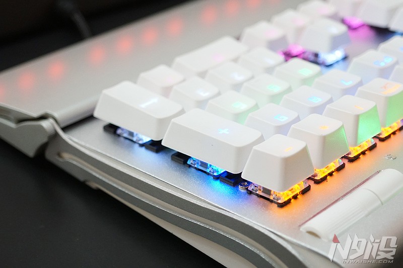 自带手托防尘罩的机械键盘,蝙蝠骑士机械键盘拆解