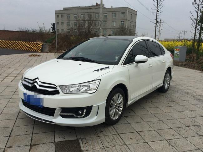 世嘉vts顶配,开着比较稳的轿车