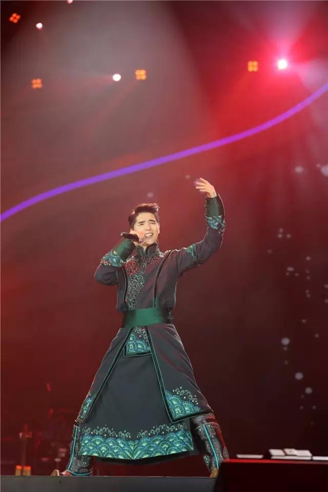 乌兰图雅王丽达演唱会40首连唱,乌兰图雅套马杆2020群星演唱会