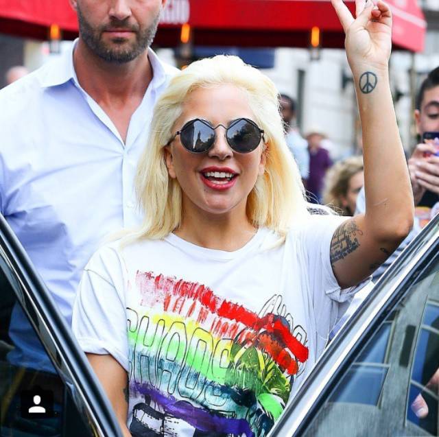 造吗？你和爱豆的距离，只差一副太阳镜~