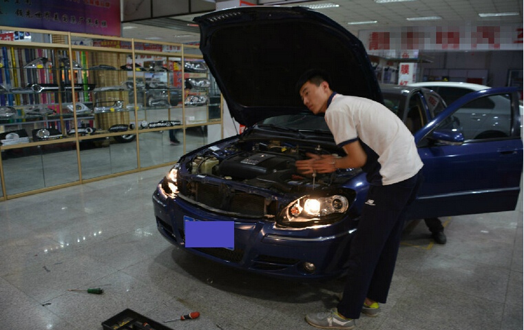 中华换近光灯灯泡,中华大灯换灯泡