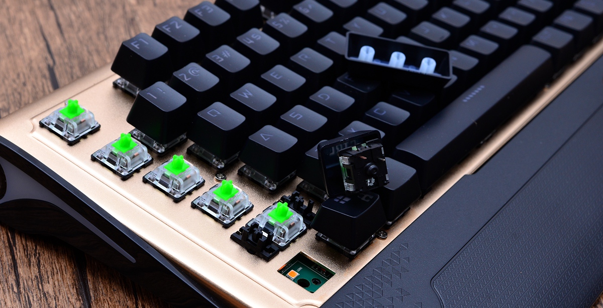 可换轴机械键盘走向2.0时代，E元素三防机械键盘对比拆解