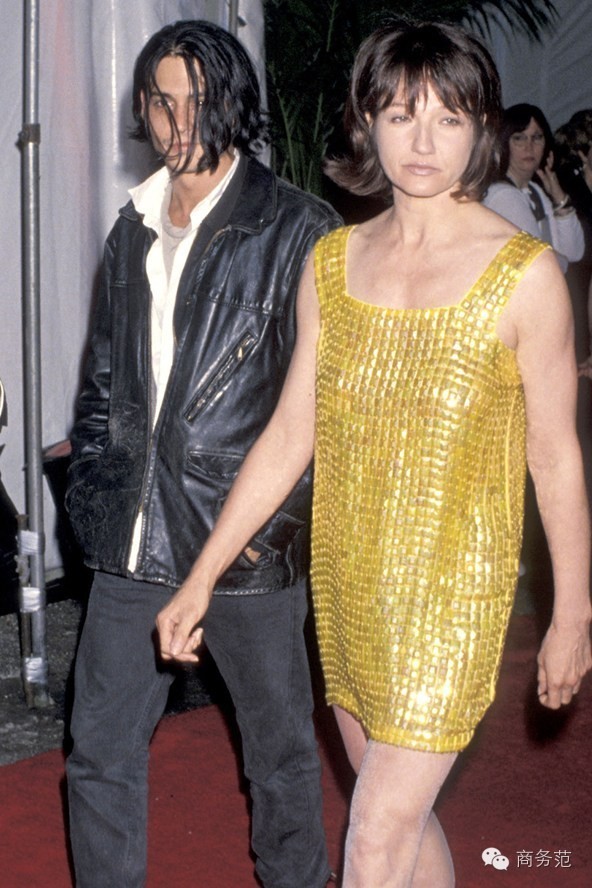 德普和艾梅柏离婚分了多少钱,德普首谈离婚完整视频