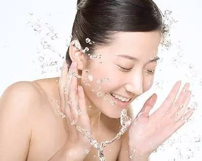 你知道化妆水稳定有多大作用吗,你必须知道爽肤水的用法