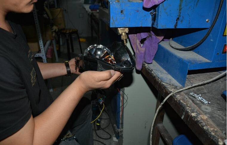 中华换近光灯灯泡,中华大灯换灯泡