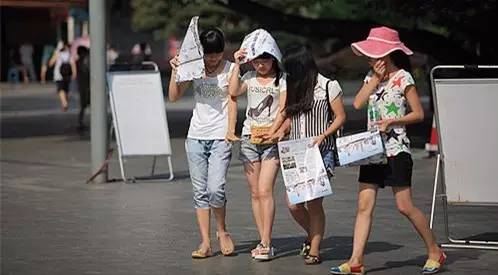 她叫小雪，在广州做文员，月薪3500，她是这样生活的...