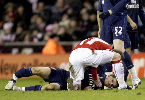 张弛足球比赛中最严重的受伤,足坛受伤感人瞬间