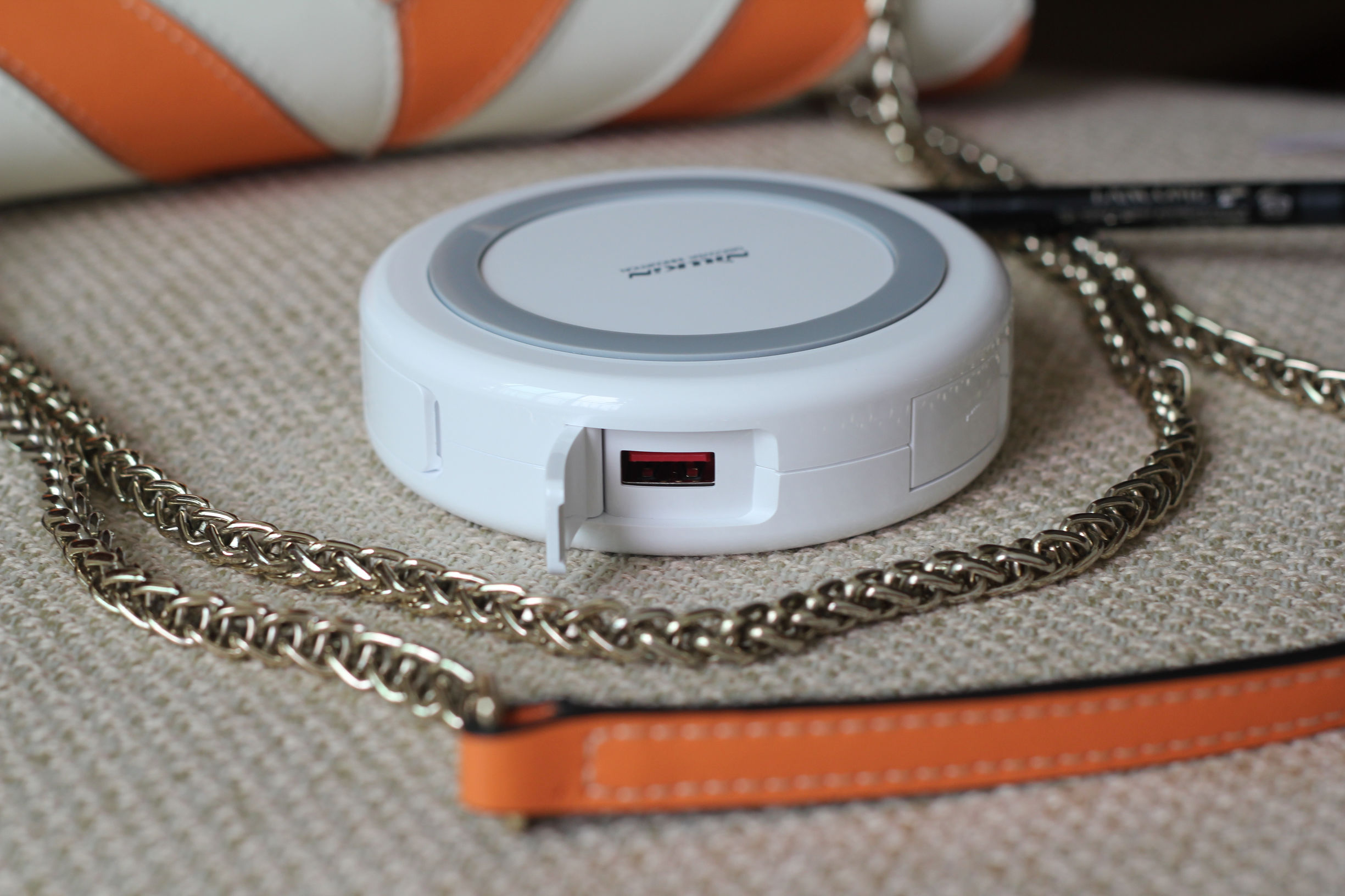 妹子的粉饼盒能变身为无线充电器？耐尔金隐士让你不得不服