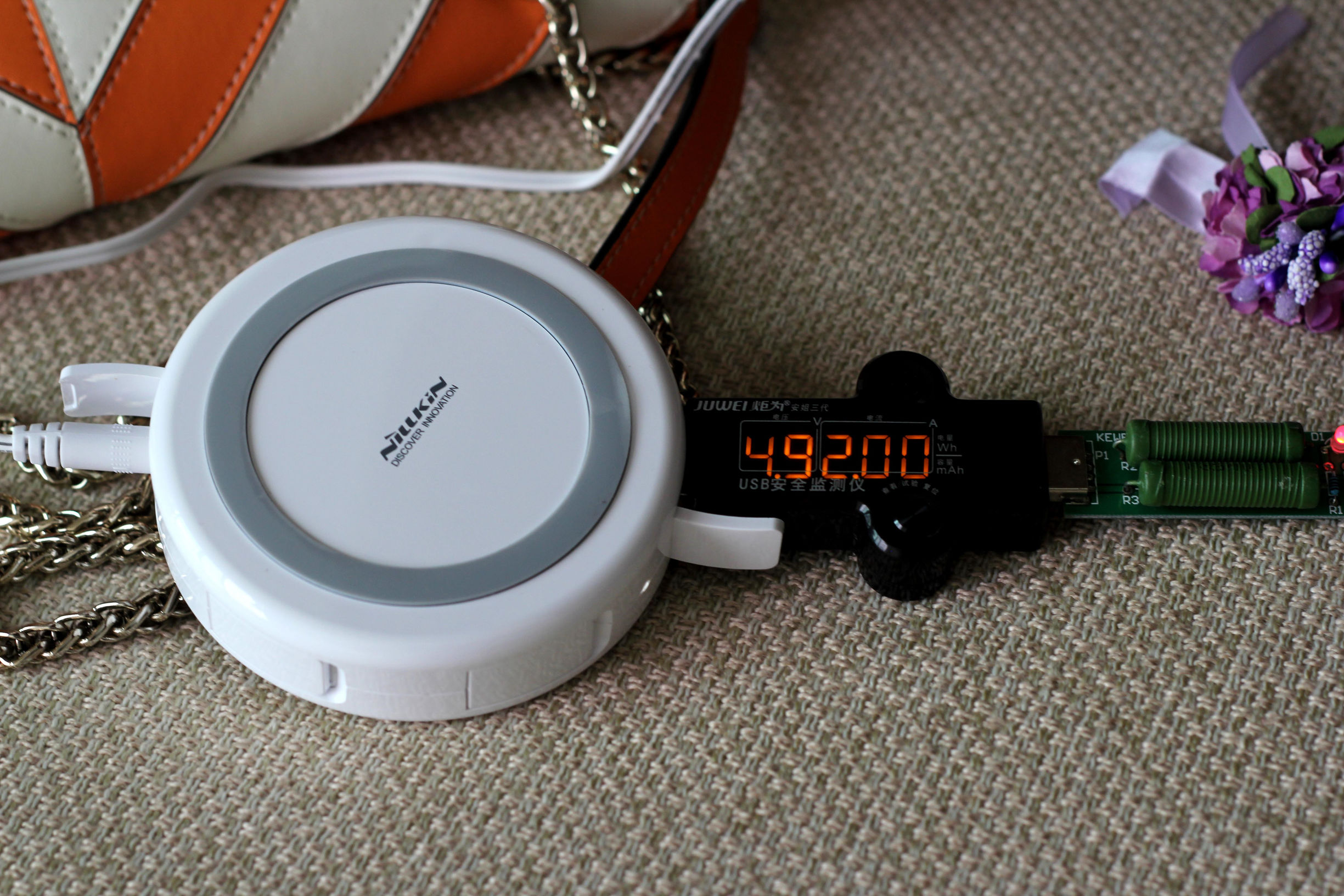 妹子的粉饼盒能变身为无线充电器？耐尔金隐士让你不得不服