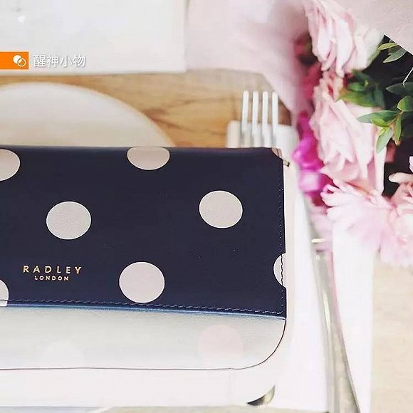 时尚必备单品女士红色钱包推荐,新款钱包型手提包时髦又洋气