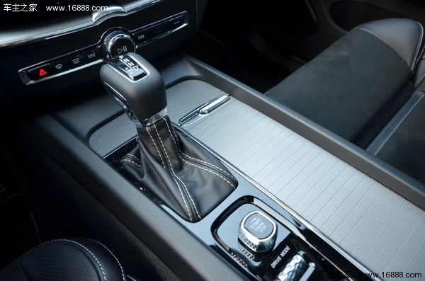 沃尔沃xc60自动驾驶视频,沃尔沃xc60自动驾驶讲解