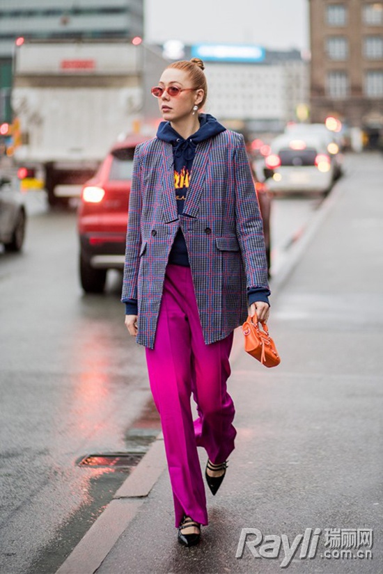 孙怡穿毛边裤子,孙怡穿黑色裤子