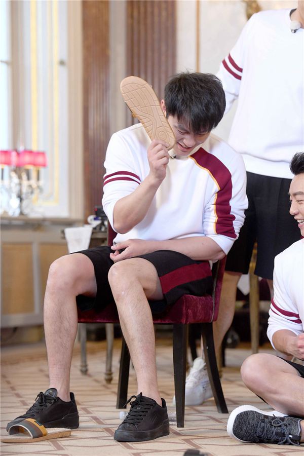 奔跑吧邓超哪一期全员回归,奔跑吧第一季邓超替鹿晗出战