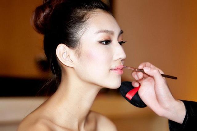 裸妆教程日常化妆用气垫,水润裸妆的正确化妆方法