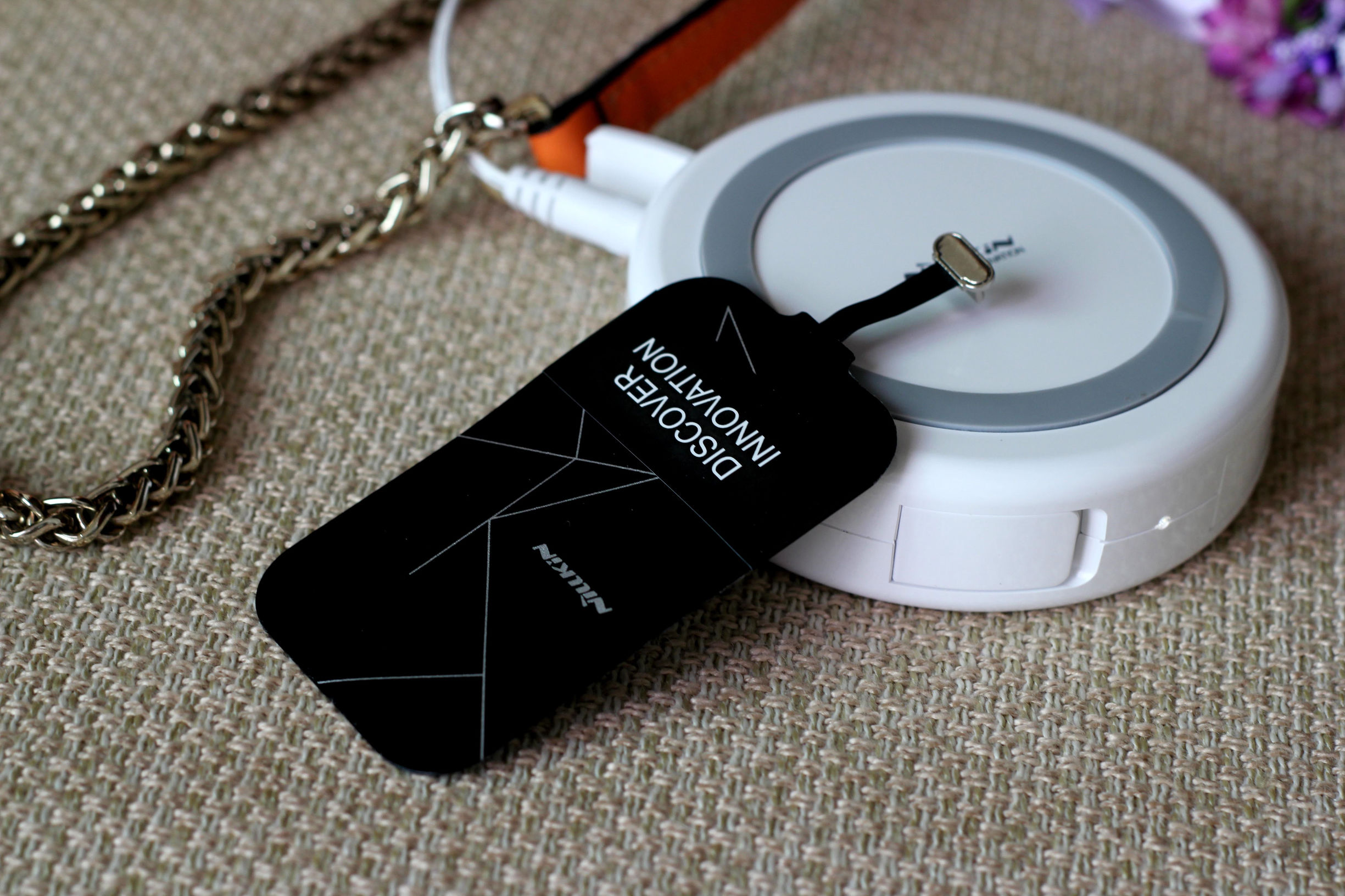 妹子的粉饼盒能变身为无线充电器？耐尔金隐士让你不得不服