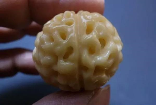 星月菩提子雕刻作品,菩提子手把件雕刻图片大全