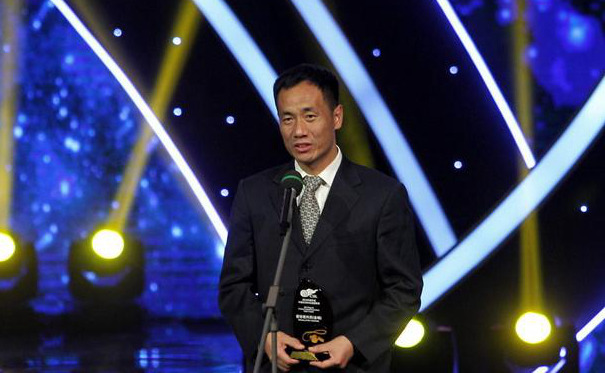 曝前中超金哨谭海被带走,谭海争议判罚