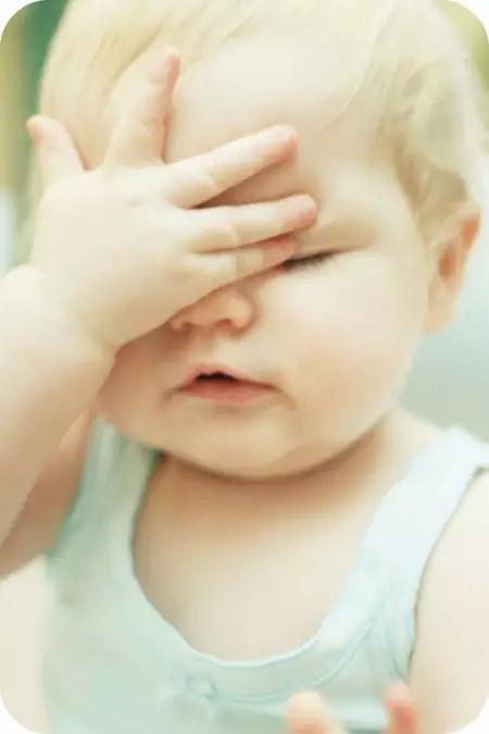 小孩老是尿尿频尿多怎么回事,白天尿频尿多晚上正常是怎么回事