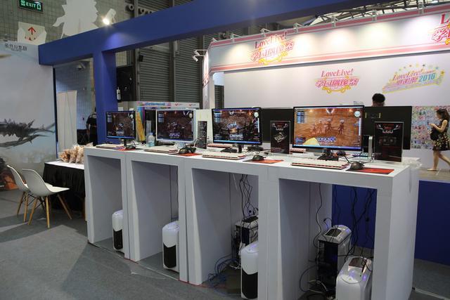 魔都同人祭CP18，萌妹纸热捧富勒SM681R