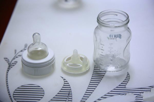 宝宝胀气是不是要换防胀气奶瓶,哪款防胀气奶瓶最好用