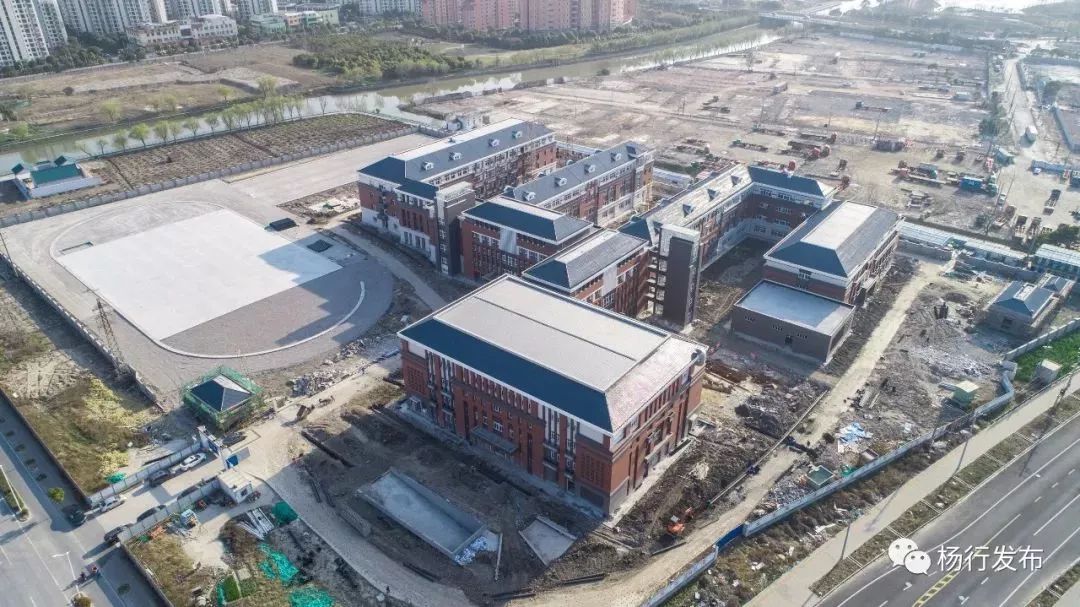 好学校有哪些配套设施,上宝外学校怎么样