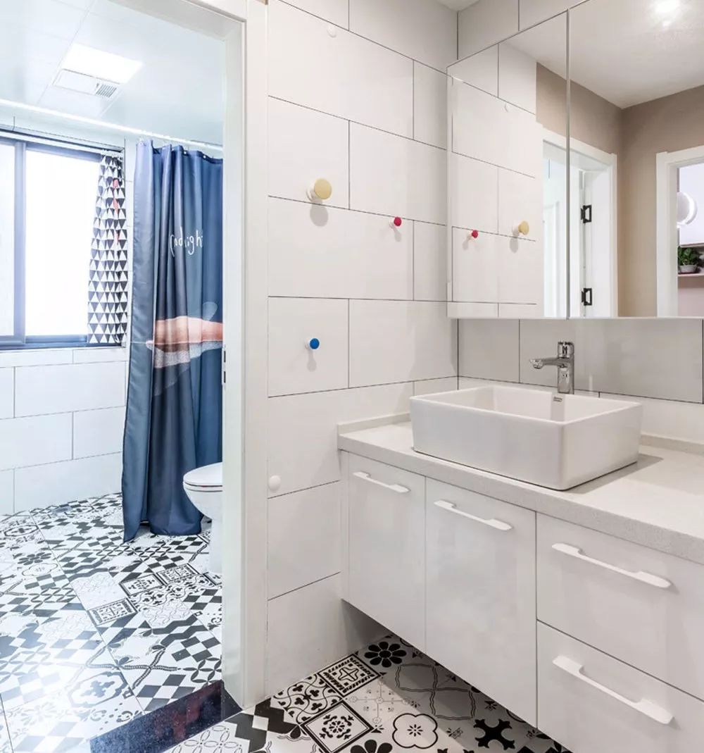 洗浴用玻璃隔断还是浴帘隔断,玻璃隔断和淋浴房有什么区别