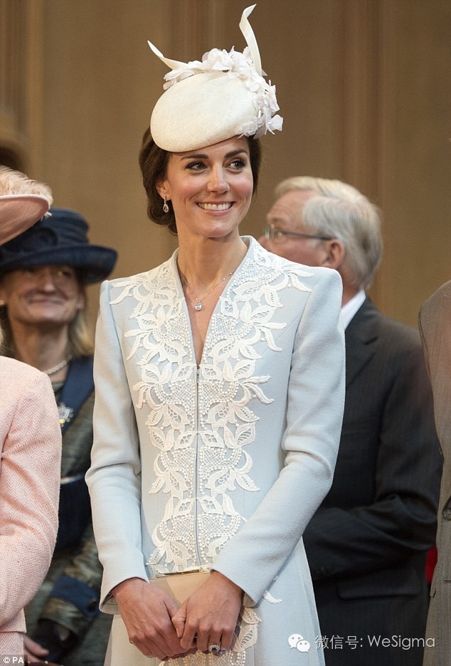 这是女王的90大寿,不是你们的红毯秀!