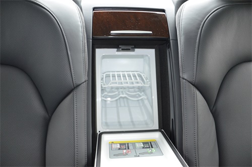 一切为了老板,2022奥迪a8l霍希版试驾视频