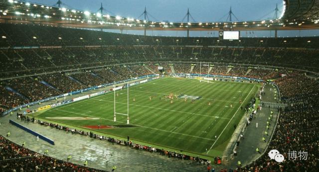 足球场的草坪为什么这么丝滑,足球场的草地是什么草