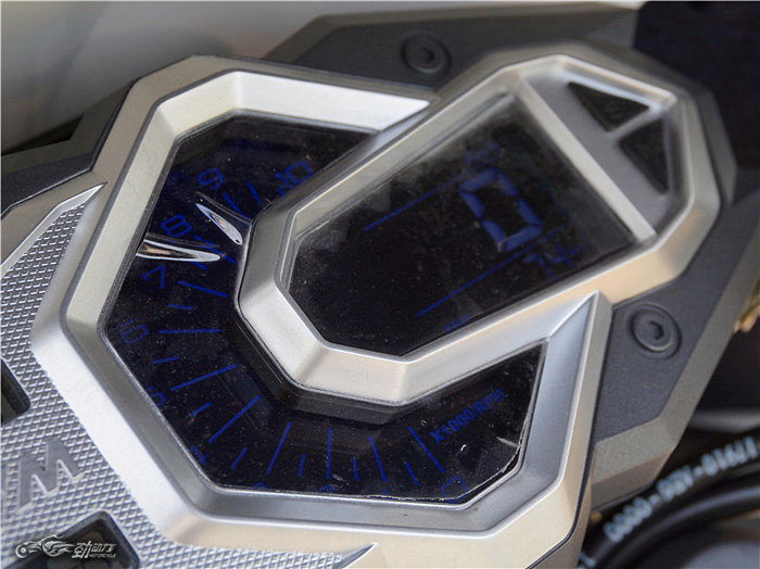 城市通勤利器摩托车,城市穿梭利器的视频