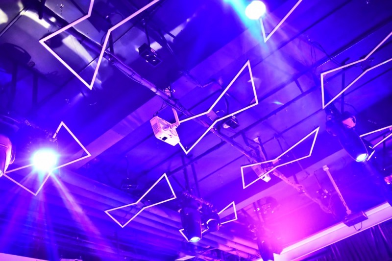 寻找广州至HIT看球BAR｜酒吧太吵，清吧太淡，这里刚刚好