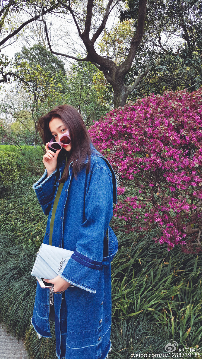 国民闺女关晓彤不愧是宝藏女孩,国民闺女关晓彤包包