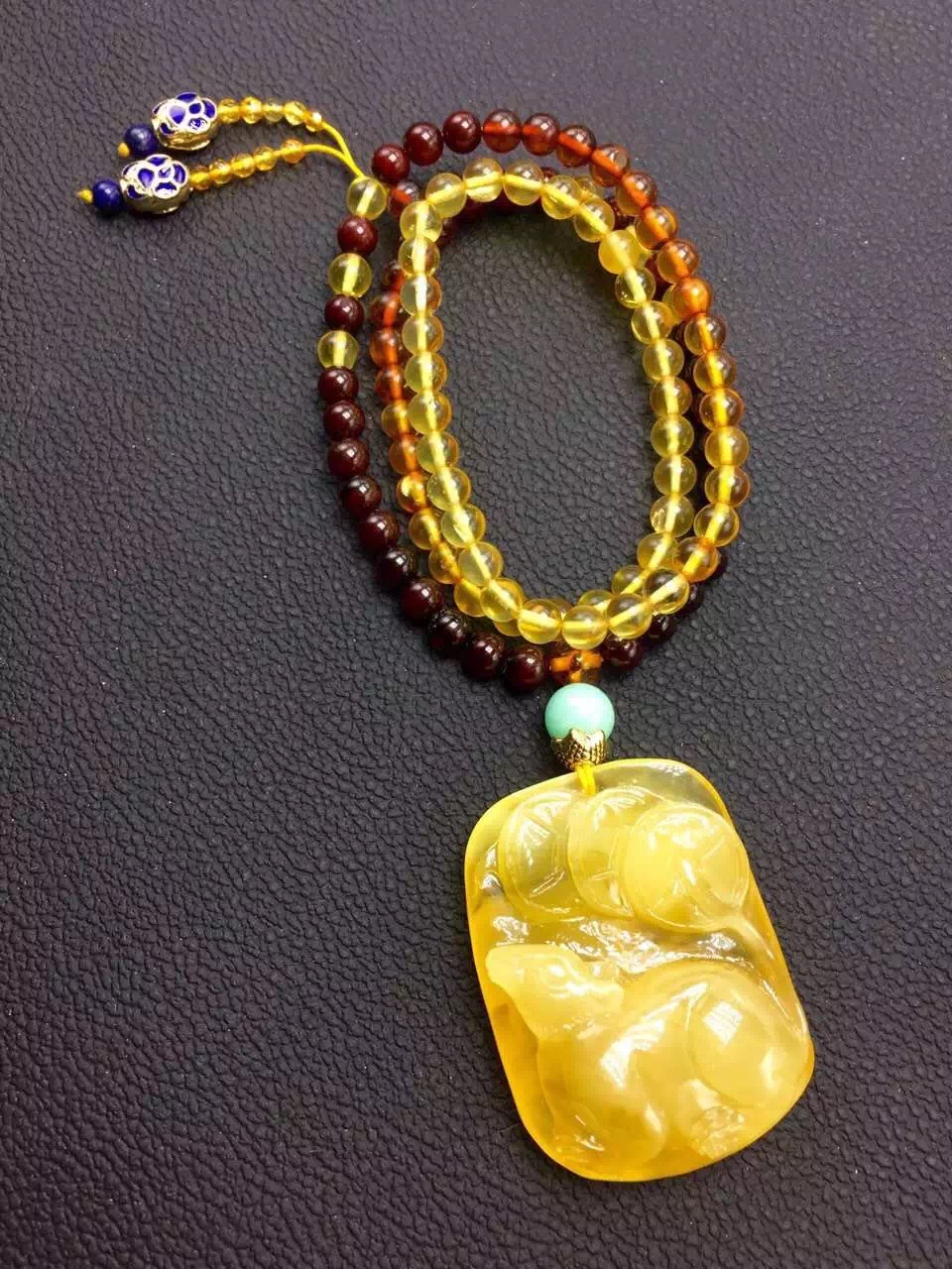 蜜蜡是世界几大宝石之一,琥珀蜜蜡是天然的有机宝石吗