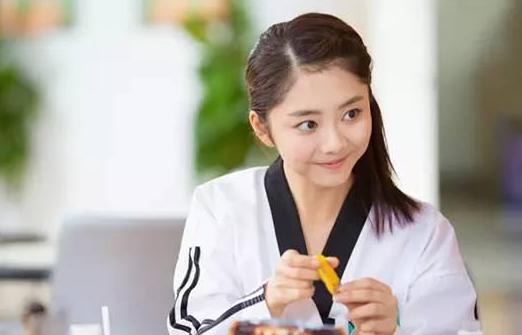 谭松韵跟欧阳娜娜,套路玩得深谁把谁当真视频