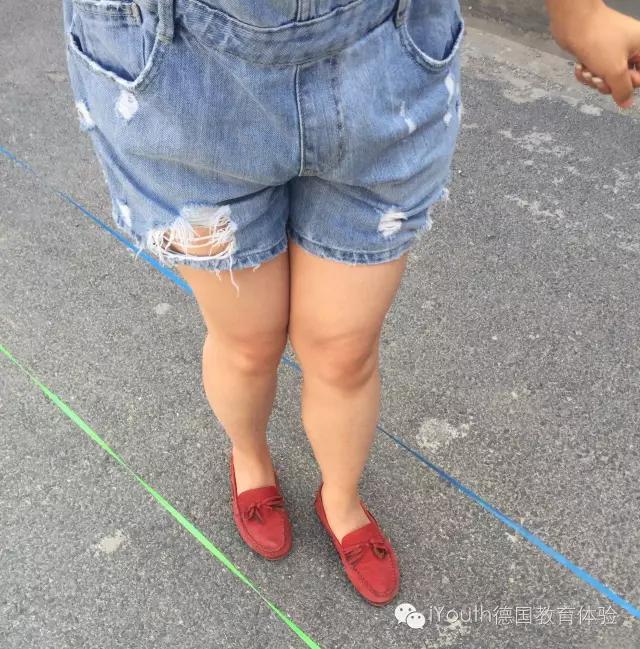 茅坑跳皮筋,跳茅坑的玩法跳皮筋