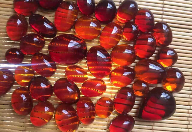 腾冲缅珀市场货怎么 (中缅边境云南腾冲琥珀)