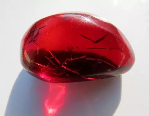 抚顺琥珀血珀好还是蓝珀好,琥珀蜜蜡哪种有收藏价值