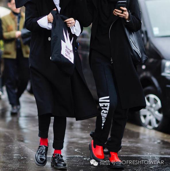 傲娇|老子背的这只包，谁敢说它不时髦