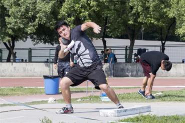 绿茵逐鹿赛场称雄：思源田径队再夺省大运会总冠军