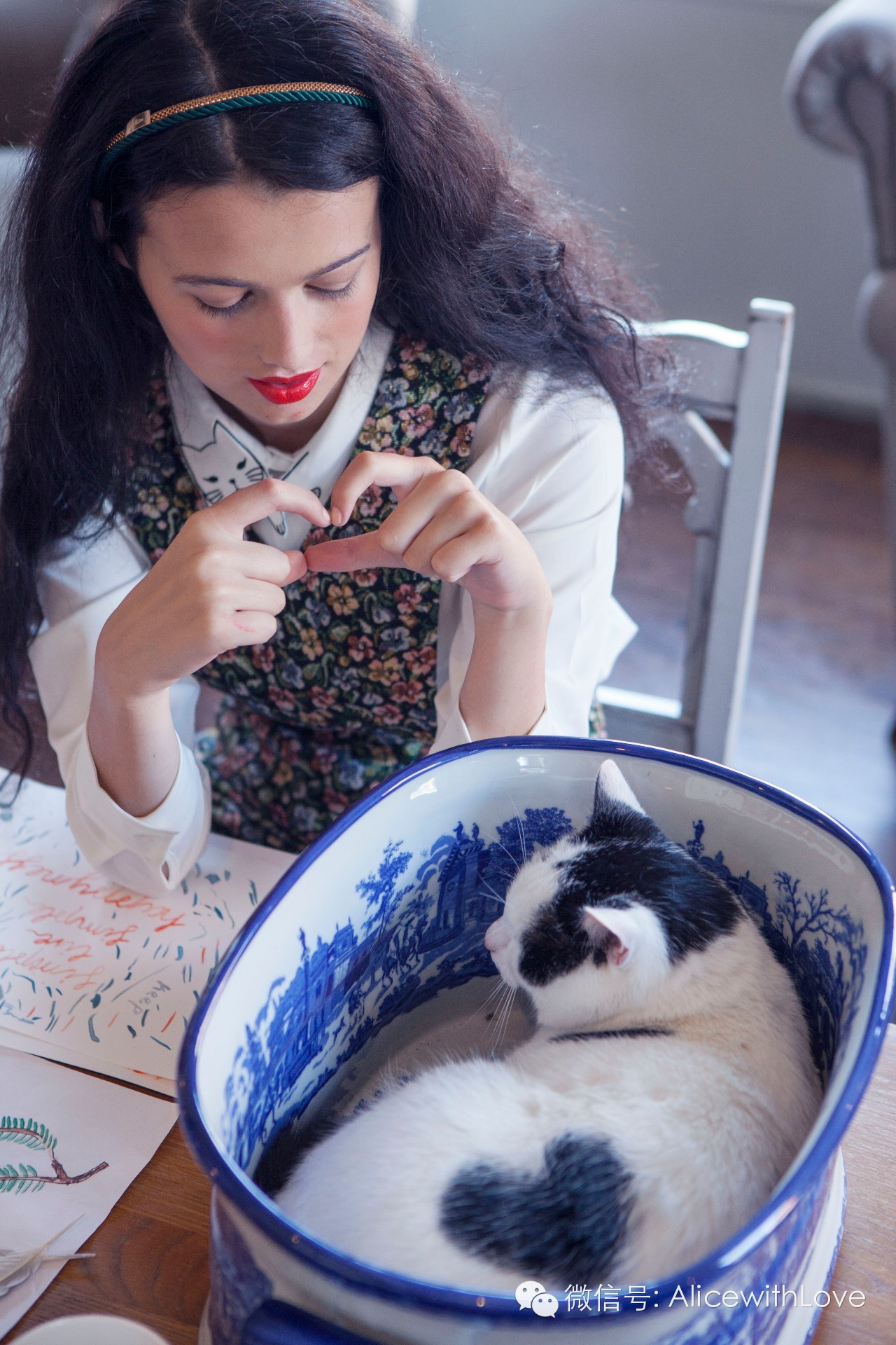 一个征服了莓莓与《神秘博士》女主的英伦品牌，附设计师越洋八卦回应