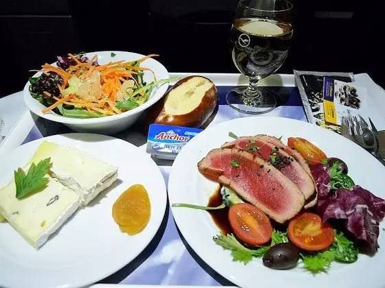 买机票为什么要等航空公司确认,订机票有选大航空公司的必要吗