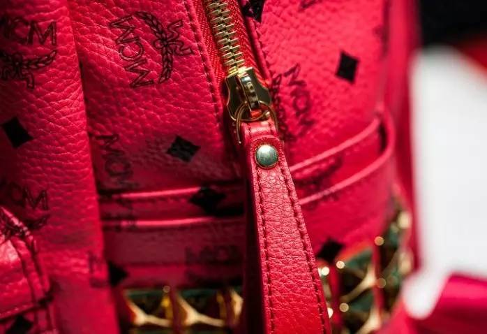 新款mcm双肩包樱花粉,剁手党好物分享