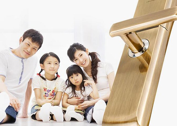 花火日报:美团支付钱包遭央行下架整改有款手机控诉iPhone6/6plus抄袭还赢了?