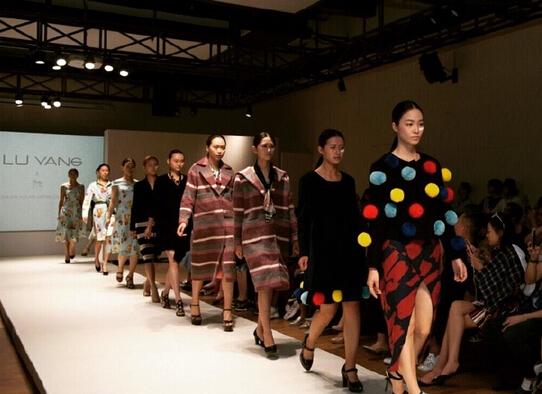 纽约时装周2019明星,明星齐聚纽约时装周