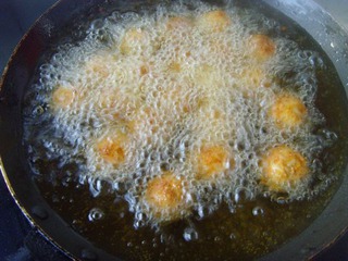 快！拿个大点的盆子，接住我的口水！