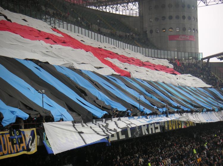 我只是来看场球，你打我干什么？