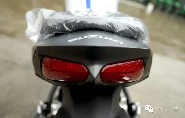 铃木gw250双缸水冷最新款街车,gw250神车到底怎么样