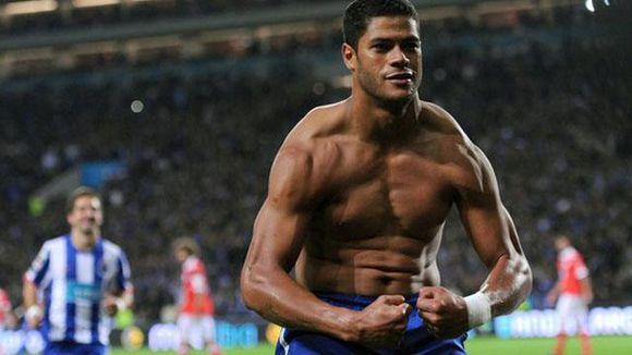 猛虎式射门把人踢飞,猛虎式射门踢老鹰