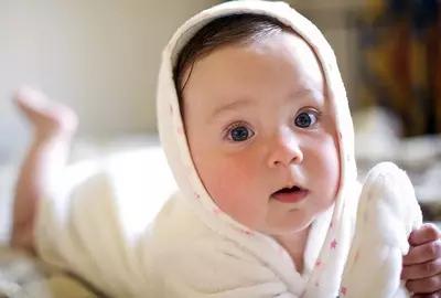 宝宝眼睛周围长湿疹要如何护理,宝宝湿疹宝妈需要注意什么